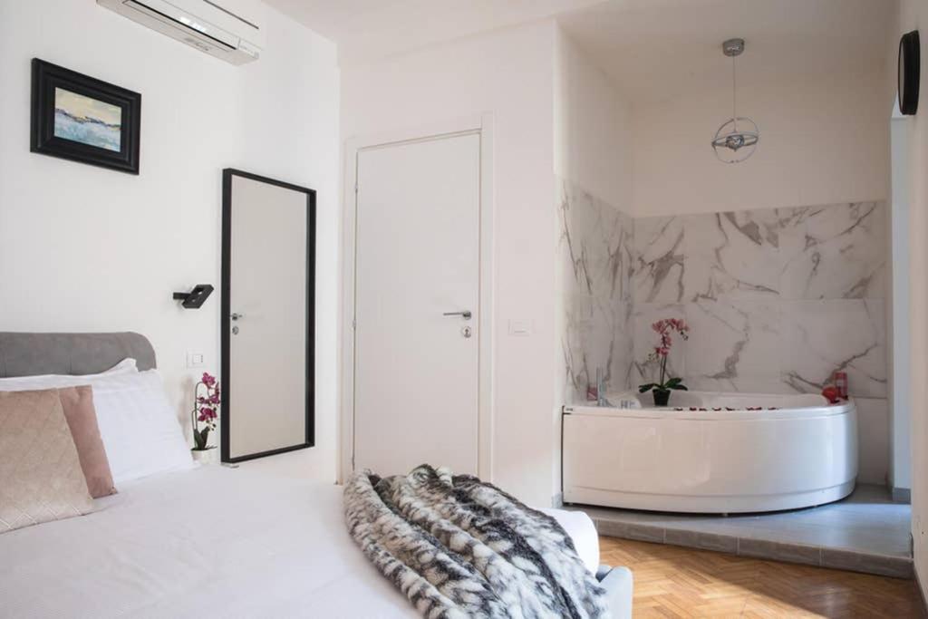 Pink Intimate Jacuzzi Suite Trastevere - Top Collection Roma Exterior foto